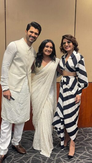Raveena Daha Instagram - Such a surreal moment for me to meet them in person 🙈🤍🤍

What a fabulous celebration of Kushi’s musical concert and got to meet my most fav filmstars , @thedeverakonda and the gorgeous @samantharuthprabhuoffl😘

WIshing the stars the very best for their upcoming #Kushi movie releasing this September 1st ! 😍

And thank you so much @cloudsbyvibin for the video🤍 

@TheDeverakonda @samantharuthprabhuoffl @shivanirvana621
@heshamabdulwahab @mythriofficial @saregamatelugu


#KushiMusicalConcert
#Kushi
#KushiOnSeptember1st