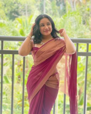 Raveena Daha Instagram - En aasai ellam un irukathilae, En ayul varai un anaipinilae🫂 Verenna vendum ulagathilae🥺
Indha inbam pothum nejinilae💯
Ezhezhuu jenjam vaazhndu viten🖤🖤🖤

Picture courtesy @yeah_me_1010 🥰

Saree from @cheap_best_collection ♥️ 

@cheap_best_collection follow my fav page🤩😍🥰 
This beautiful saree just 399 only  free delivery 💥 cash on delivery 💥 ec return 😳 use Raveena 123 code and get extra offer🥳🥳

#raveena #raveenadaha #RD