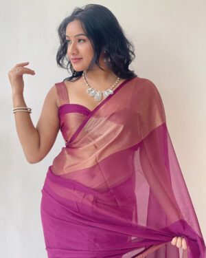 Raveena Daha Instagram - En aasai ellam un irukathilae, En ayul varai un anaipinilae🫂 Verenna vendum ulagathilae🥺
Indha inbam pothum nejinilae💯
Ezhezhuu jenjam vaazhndu viten🖤🖤🖤

Picture courtesy @yeah_me_1010 🥰

Saree from @cheap_best_collection ♥️ 

@cheap_best_collection follow my fav page🤩😍🥰 
This beautiful saree just 399 only  free delivery 💥 cash on delivery 💥 ec return 😳 use Raveena 123 code and get extra offer🥳🥳

#raveena #raveenadaha #RD