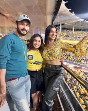 Raveena Daha Instagram - CSK 💛

All about yesterday 🧸 

@vishnuvijay_offl💜 @yashikaaannand 💙#csk #ipl #rd #raveena