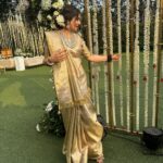 Raveena Tandon Instagram - Gone full Gangsta mode ! Wedding season! ♥️😁 @dragonfly0011 recognise the gift ♥️😍 Earrings- @hazoorilallegacy ♥️