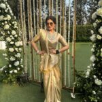 Raveena Tandon Instagram - Gone full Gangsta mode ! Wedding season! ♥️😁 @dragonfly0011 recognise the gift ♥️😍 Earrings- @hazoorilallegacy ♥️