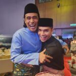 Remy Ishak Instagram - Semalam ke program Astro Raya Screening. banyak juga program2 menarik dari Astro bakal ditayangkan sepanjang bulan syawal nanti oi! semalam juga dapat jumpa ramai kawan2 lama dalam industri, kira mcm kenduri Astro la semalam. Meriah semacam, Seronok sangat bersembang mcm tak nak balik 😂tak sempat nak capture semua moments, ini je yg yang mampu. Terima kasih Astro #bukalahhati #astrorayascreening Baju Melayu by @adnaa.hq