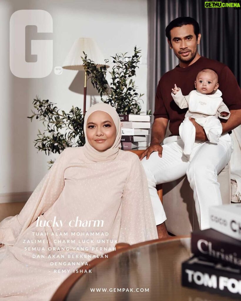 Remy Ishak Instagram - Menutup 2023, melewati usia 40 tahun, lebih sedekad bergelumang dengan sepak terajang dunia seni, REMY ISHAK kini menemukan kehidupan yang diingini. Seorang wanita sebagai isteri dan mahligai perkahwinan dilengkapi cahaya mata lelaki. Remy Ishak berbagi kisah dengan G The Untold Story tentang sang penyambung generasi, Tuah Alam yang disifatkan sebagai the lucky charm. Layari www.gempak.com. Wajah Hadapan: @remyishak @ezzarl @tuah.alam Teks: Maliah Surip Foto: @ttfga Reka Letak: @sutramaya Konsep: @thisisyeoy Penata Gaya: @abushaefhamza @naqiuddinnaser #styledbybu Jumper Tuah: @juniorlookbookcom Solekan Remy: @ayuwahyu79 Solekan Ezza: @najeebazami Head of Content Studio: @syazwanzakariah Head of Gempak: @jiha.dalhar #GTheUntoldStory #Gempak #AstroGempak #RemyIshak #OhBabyRemy #RemyEzza