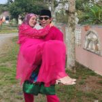 Remy Ishak Instagram - Geng, sorry kalau x dapat reply WhatsApp & jawab call korang semua. Hari ni aku & wife sakan berjalan rumah sedara mara, raya beb.. Pada semua yg ucap selamat & mintak maaf walaupun pakai E-Raya card, yg main forward2 kat all contact tu, aku ucapkan selamat kembali pada korang semua. Aku tetap maafkan korang semua, Kita 0-0 ok. New chapter guys! Salam Aidilfitri, Minal aidil walfaizin 🙏 #teamrayamelaka #teamfuchsiapink Masjid Tanah, Melaka