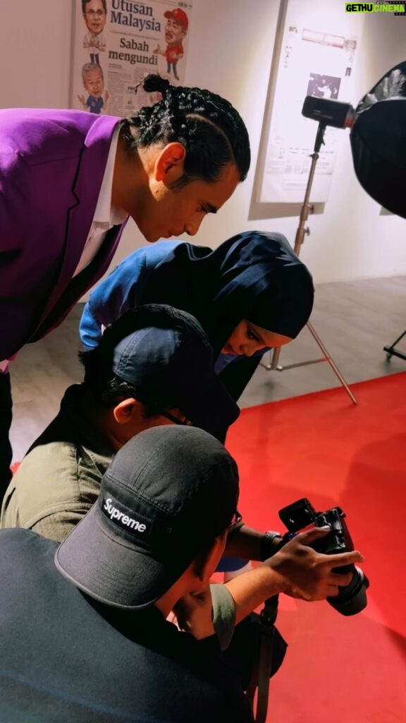 Remy Ishak Instagram - Hello 2023! Photoshoot Kosmo! for Harum Malam with @nadnisaa Jgn lupa guys! 9 February 2023 di pawagan seluruh Malaysia. Thanks to Kosmo! & Utusan Malaysia for having us.