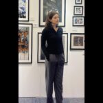 Reyhaneh Parsa Instagram - . به مایا،فریب این دنیا بخندید! به زندگی همچون یک نمایش سینمایی کیهانی نگاه کنید تا نتواند جادوی توهم انگیزش را بر شما پیاده کند… همواره در وجد و شادمانی خداوند باشید! آنگاه که توانستید در فروپاش عالمهای متلاشی استوار و پا برجا بمانید، خواهید دانست که خداوند واقعیست! Lütfi Kırdar Kongre ve Sergi Sarayı