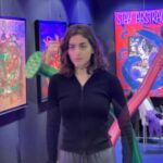 Reyhaneh Parsa Instagram - . به مایا،فریب این دنیا بخندید! به زندگی همچون یک نمایش سینمایی کیهانی نگاه کنید تا نتواند جادوی توهم انگیزش را بر شما پیاده کند… همواره در وجد و شادمانی خداوند باشید! آنگاه که توانستید در فروپاش عالمهای متلاشی استوار و پا برجا بمانید، خواهید دانست که خداوند واقعیست! Lütfi Kırdar Kongre ve Sergi Sarayı