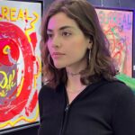Reyhaneh Parsa Instagram - . به مایا،فریب این دنیا بخندید! به زندگی همچون یک نمایش سینمایی کیهانی نگاه کنید تا نتواند جادوی توهم انگیزش را بر شما پیاده کند… همواره در وجد و شادمانی خداوند باشید! آنگاه که توانستید در فروپاش عالمهای متلاشی استوار و پا برجا بمانید، خواهید دانست که خداوند واقعیست! Lütfi Kırdar Kongre ve Sergi Sarayı