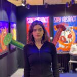 Reyhaneh Parsa Instagram - . به مایا،فریب این دنیا بخندید! به زندگی همچون یک نمایش سینمایی کیهانی نگاه کنید تا نتواند جادوی توهم انگیزش را بر شما پیاده کند… همواره در وجد و شادمانی خداوند باشید! آنگاه که توانستید در فروپاش عالمهای متلاشی استوار و پا برجا بمانید، خواهید دانست که خداوند واقعیست! Lütfi Kırdar Kongre ve Sergi Sarayı