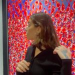 Reyhaneh Parsa Instagram - . به مایا،فریب این دنیا بخندید! به زندگی همچون یک نمایش سینمایی کیهانی نگاه کنید تا نتواند جادوی توهم انگیزش را بر شما پیاده کند… همواره در وجد و شادمانی خداوند باشید! آنگاه که توانستید در فروپاش عالمهای متلاشی استوار و پا برجا بمانید، خواهید دانست که خداوند واقعیست! Lütfi Kırdar Kongre ve Sergi Sarayı