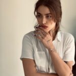 Reyhaneh Parsa Instagram - 🪞 Ben düşünüyorum. o’zaman ben varım