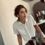 Reyhaneh Parsa Instagram - 🪞 Ben düşünüyorum. o’zaman ben varım