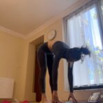Reyhaneh Parsa Instagram - “Core yoga” Available on YouTube now Check bio‼️ #practiceyoga