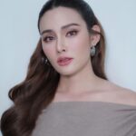 Rhatha Phongam Instagram - หน้าจิง ที่ไม่จิง เอ๊ะ หรือจะจิง.... #งงนะ #faceoffแฝดคนละฝา