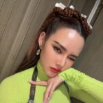 Rhatha Phongam Instagram - เขียวเหนี่ยวทรัพย์ได้มั้ย ... เหนี่ยวใจใครได้ป่าว ว้าววว 🐲🫶🏻 ยืมเพลงหน่อยคะ @debbie_bazoo 🫶🏻❤️