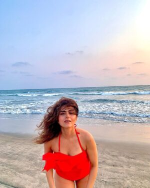 Riddhi Dogra Instagram - Hey 🙋🏻‍♀️What’s going on ?!🤣