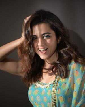 Riddhi Dogra Instagram - 🩵🤍💚
Outfit @lapink_by_knareshkumar 
📸 @deepak_das_photography 
Styling @ananyaarora2013 
Hair- @sunny_hairr 
Makeup up- @monashairandbeauty