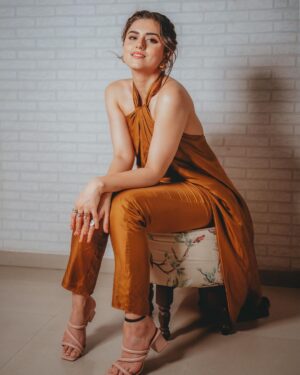 Riddhi Dogra Instagram - ✨

📸 @deepak_das_photography @kakali_das_photography 
Outift @ampmfashions 
jewelery @arqastudios 
Styling @stylebysaachivj 
Team @nehha_o
MUAH @shreyamakeupandhair