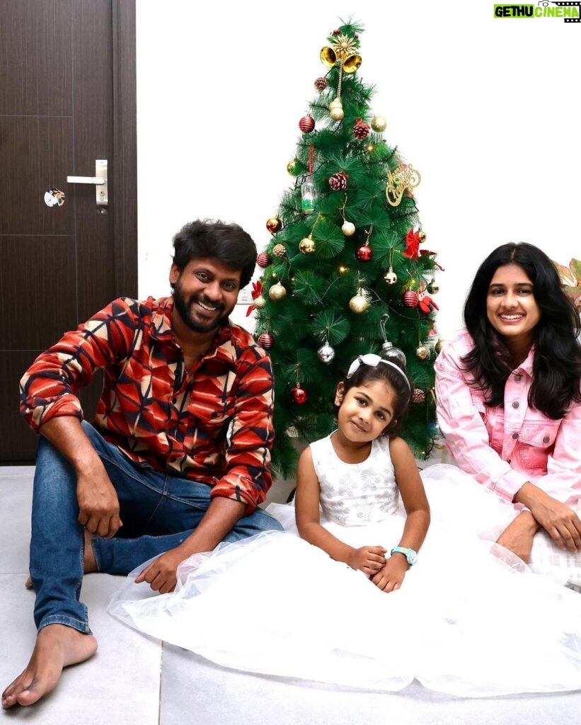 Rio Raj Instagram - 🧿 Wish you all a Very Happy Christmas 🌲 May Santa 🎅 Bring you lots of Happiness and Joy to you and Your Family 🤗 🧿 #merrychristmas