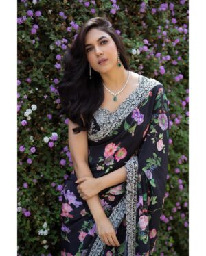 Ritu Varma Instagram - 💟

Outfit @anushareddy.couture 
Jewellery @starlajewelsofficial 
Styling @sandhya_sabbavarapu @team_sandhya
Styling team @thumu_bhavana @sunandini_vijjagiri
MUA @makeupartist_arti Hair @durgarao_kvv 
Photography @adrin_sequeira