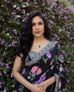 Ritu Varma Instagram - 💟

Outfit @anushareddy.couture 
Jewellery @starlajewelsofficial 
Styling @sandhya_sabbavarapu @team_sandhya
Styling team @thumu_bhavana @sunandini_vijjagiri
MUA @makeupartist_arti Hair @durgarao_kvv 
Photography @adrin_sequeira