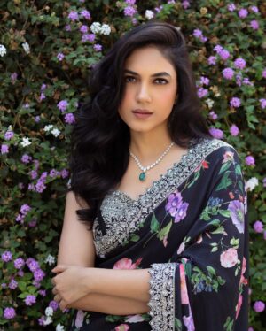 Ritu Varma Instagram - 💟

Outfit @anushareddy.couture 
Jewellery @starlajewelsofficial 
Styling @sandhya_sabbavarapu @team_sandhya
Styling team @thumu_bhavana @sunandini_vijjagiri
MUA @makeupartist_arti Hair @durgarao_kvv 
Photography @adrin_sequeira