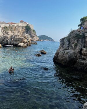 Rodrigo Guirao Díaz Instagram - Les dejo unas fotos de otra hermosa ciudad: Dubrovnik, Croacia. No me pregunten por qué subí la 5ta foto, ahora que estoy escribiendo esto me da fiaca volver a subir todas así que la dejo ajajaj