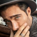 Rodrigo Guirao Díaz Instagram - Presumiendo mi nuevo anillo Blues de @jewelrydesignerdarrensimonian Thanks: @maryrileysimeone @ivansingh_ok #bluesring #blues #ring