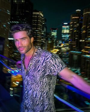 Rodrigo Guirao Díaz Instagram - Bright lights, big city going to my head 🎶