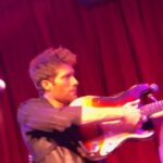 Rodrigo Guirao Díaz Instagram - Lo mejor está al final. Lo mejor del solo es mi famoso remate: Escopeta Guitar. Solo se puede hacer una vez por show. #fenderstratocaster #fendervintage #littlewing #jimihendrix Bebop Club