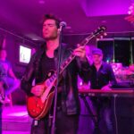 Rodrigo Guirao Díaz Instagram - Solito de #IShotTheSheriff del viernes pasado. Cantada por @nicolasjosecourreges y @rodrigoaramburumusica @diegodacasto @machiarone gracias @manuvillalbaok por darme una mano con el video 🙌🙌 #bobmarley #ericclapton #gibsonlespaul #murphylab #gibsonlespaulmurphylab Desimona