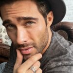 Rodrigo Guirao Díaz Instagram - Presumiendo mi nuevo anillo Blues de @jewelrydesignerdarrensimonian Thanks: @maryrileysimeone @ivansingh_ok #bluesring #blues #ring