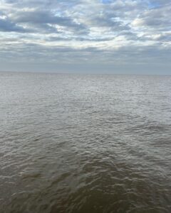 Rodrigo Guirao Díaz Instagram - Mientras el agua del río choca contra las piedras del viejo muelle de mi infancia. Hay lugares que nos dan paz. Me hace bien cada tanto regresar.