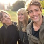 Rodrigo Guirao Díaz Instagram - Hoy estrena “HUMO BAJO EL AGUA” en varios cines 🇦🇷. Les dejo algunas fotos que no subí nunca de la peli. Una peli que hicimos con el corazón y dando lo mejor de nosotros. El cine nos puede ayudar a entender algunos temas de forma mucho más profunda. Nos ayuda a empatizar con la idea principal y con lo que sienten los personajes. La felicidad solo se puede encontrar a partir de la libertad de ser uno mismo. Y del coraje que se necesita para buscar y pelear por esa libertad es para mi de lo que habla esta película. ❤️