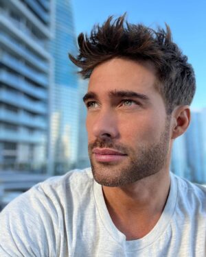 Rodrigo Guirao Díaz Instagram - La felicidad solo se puede encontrar a partir de la libertad de ser uno mismo.
