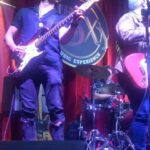 Rodrigo Guirao Díaz Instagram - Terminando un año increíble de la mejor manera, tocando en un escenenario, compartiendo música con grandes músicos, amigos y gente que amamos hacer esto. Tremenda noche @myscustomshoptienda @tiago_castle y equipo 👏👏 👏 PH: @camilamendu The Roxy Bar & Grill
