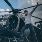 Rodrigo Guirao Díaz Instagram - Seguro los envidiosos dirán que esta trucada la foto, que es imposible que salté yo... Seguro Tom Cruise y su equipo estarán preocupados por esta nueva competencia que nace. Probablemente no reciba su like… Pero en el fondo sabe que ya tiene un sucesor. 😂😂😂 PH: @felipe22herrera genio! Para #JuegoDeMentiras por @telemundoseries 2023 Tom's Cruise