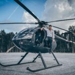 Rodrigo Guirao Díaz Instagram - Seguro los envidiosos dirán que esta trucada la foto, que es imposible que salté yo... Seguro Tom Cruise y su equipo estarán preocupados por esta nueva competencia que nace. Probablemente no reciba su like… Pero en el fondo sabe que ya tiene un sucesor. 😂😂😂 PH: @felipe22herrera genio! Para #JuegoDeMentiras por @telemundoseries 2023 Tom's Cruise