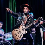 Rodrigo Guirao Díaz Instagram - Vino @ivansingh_ok desde Chicago a Miami para hacer dos shows, uno en @savagelabswynwood y el de ayer en @theandersonmiami . Tuve el placer de compartir escenario con mi amigo después de tanto tiempo y también de estar junto a la banda de @duck.romero Esto fue para mi reencontrarme con la música una vez más un año entero en el que estuve en mi modo actor. Gracias por las fotos y los videos al genio de @felipe22herrera con el que además tengo el gusto de trabajar a diario. 🎸🎸🎸 The Anderson Miami