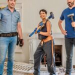 Rosario Dawson Instagram - Drumroll ……! Your GRRRL is on @hgtv Celebrity IOU! Drilling a hole is boring, but fastening two pieces of metal together is riveting… 😜 (silly construction joke?) Premiers Monday, Jan. 29, at 8 p.m. ET/PT. #celebiou #hammertime @jonathanscott @mrdrewscott