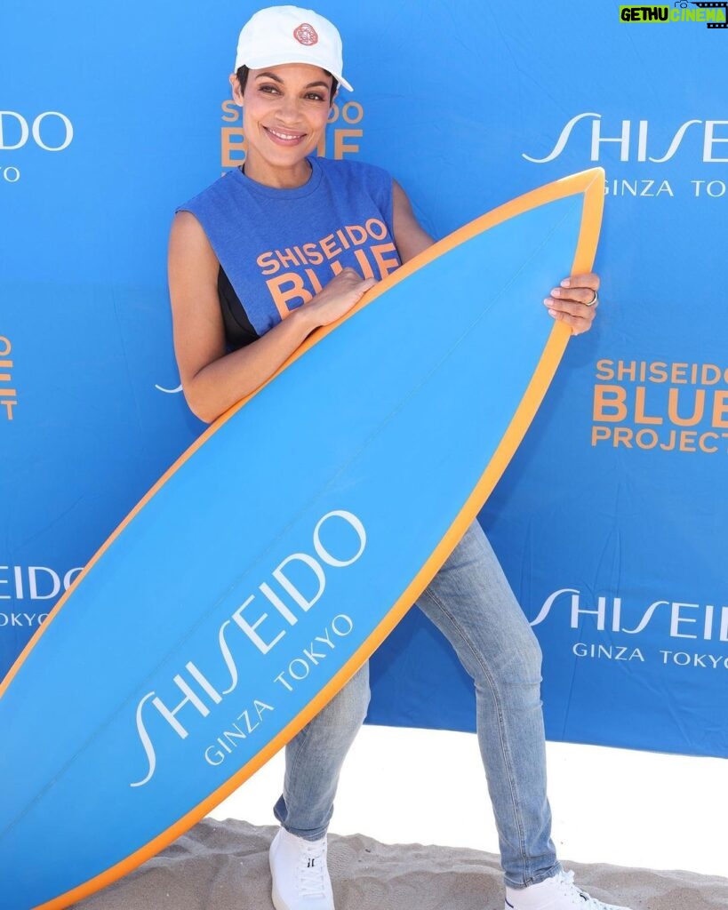 Rosario Dawson Instagram - Had a blast supporting the @shiseido Blue Project alongside @wsl on their third annual beach clean up led by @wildcoastcostasalvaje Beach clean ups reduce litter, protecting critical habitats for wildlife. Maintaining and stewarding the awe inspiring beauty around us ensures our collective joy and health for generations to come. It was an honor to raise issues around ocean conservation with galvanized communities who lead with care. Every small sustainable choice we make is impactful. When we unite it paves the way for our collective future. 🌊 Go Team One Ocean! @wsloneocean #shiseidoblueproject #wsloneocean #wildcoast #shiseidosuncare #saveouroceans #shiseidopartner