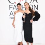Rosario Dawson Instagram - ✨@cfda✨ @marahoffman, what an honor it was to present you with The Environmental Sustainability Award. #cfda #cfdaawards #vogue