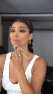 Roselyn Sánchez Instagram - Soy como Cuca Gómez 😉🥰 Inside Puertorican joke 🇵🇷 😂😂 Todologa! Right @geraldstylist ??!! Nah! beautiful make and hair by you Gerald 💫 #miraquienbaila
