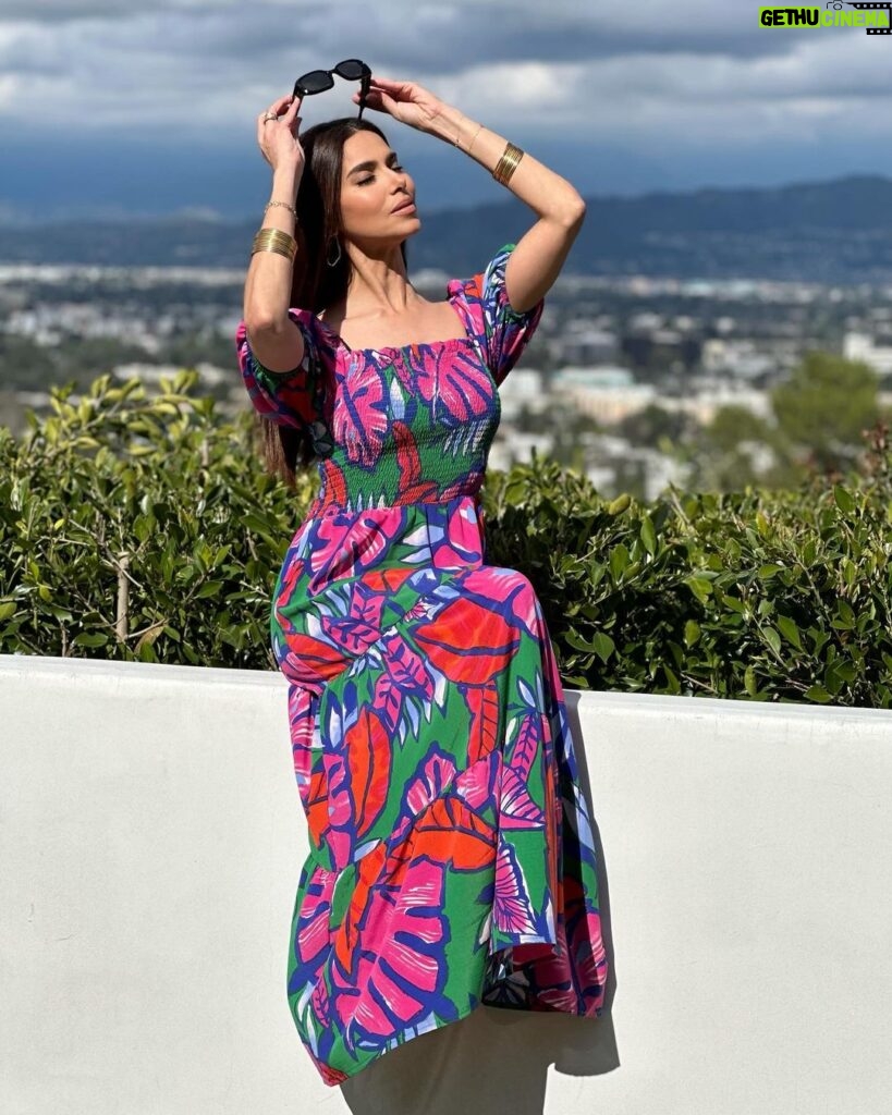 Roselyn Sánchez Instagram - Rainy LA… chillin’ mode… but can’t wait for the sun this week to feel my inner Spring 🌸 🌷🌼 #RSbyRoselynSanchez #rossdressforless