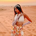 Ruma Sharma Instagram – The temperature is high here but so is my mood ✨
#dubaidesert 
.
.
#rumasharma #dubaidesertsafari #desertphotography #sunandsand #goldenhourlight #sundowner #dubaitravel #dubaitravelblogger #travelwithlove Dubai Desert