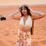 Ruma Sharma Instagram – The temperature is high here but so is my mood ✨
#dubaidesert 
.
.
#rumasharma #dubaidesertsafari #desertphotography #sunandsand #goldenhourlight #sundowner #dubaitravel #dubaitravelblogger #travelwithlove Dubai Desert