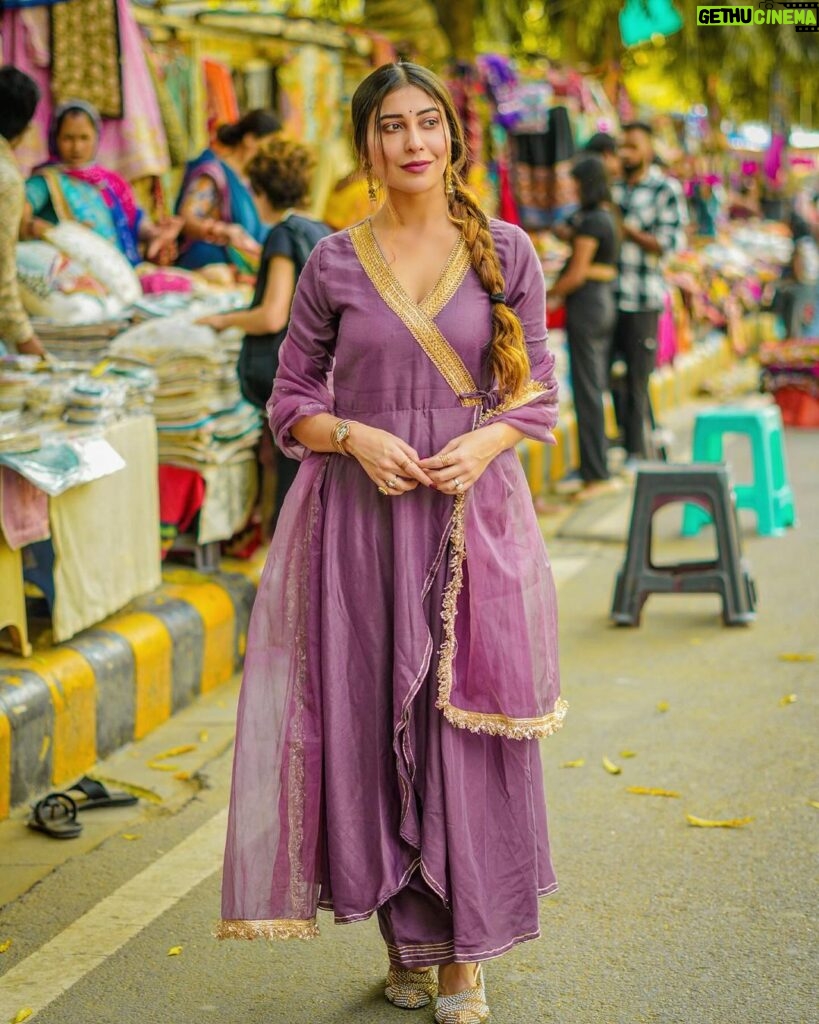 Ruma Sharma Instagram - सादगी 🌸 . . Wearing - @myshka_fashion Styled by - @yourstylistforever Shot by - @gauravrj.photography Edit by - @wasey_rock69 . #rumasharma #delhistreets #delhistreetshopping #desiwear #indiansuit #indianlook #indianfashioninfluencer #stylewithme #streetphotoshoot #portraitsofindia Delhi