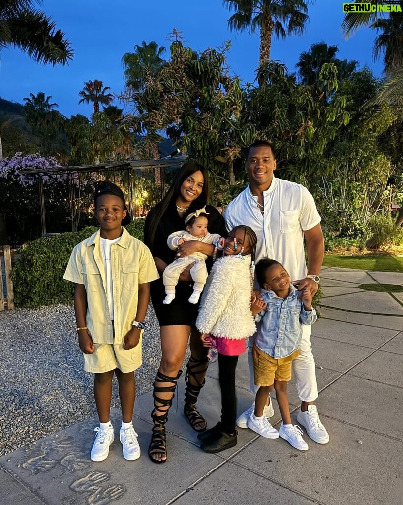 Russell Wilson Instagram - Grateful for Family. Jesus continues to amaze me! HIS Sacrifice for us all. His Grace & Love for us all is more than enough! Forever Grateful for our babies and His Endless Love! @ciara