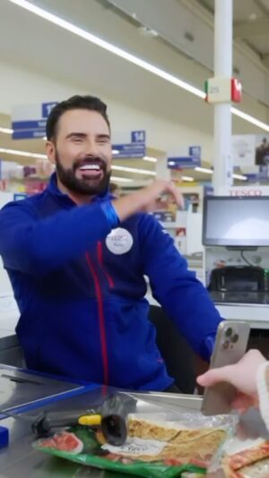 Rylan Clark Instagram - Introducing the new @tescofood uniform 😉 JOKES 

Feel the power to lower prices 🕺💃

@tescofood #ClubcardAccepted #ClubcardPrices #ClubcardAcceptedBabes #ad